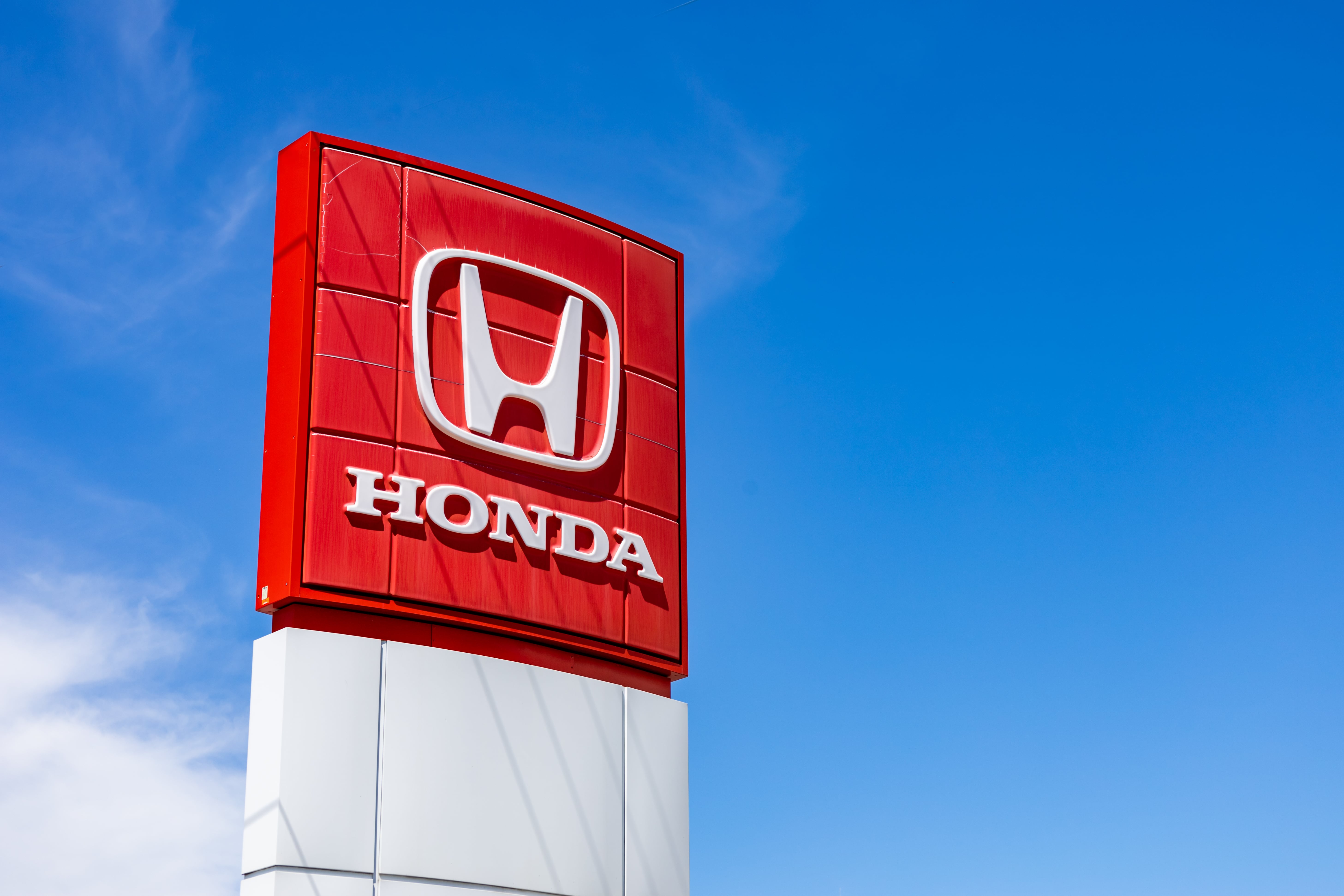 Honda dealership sign