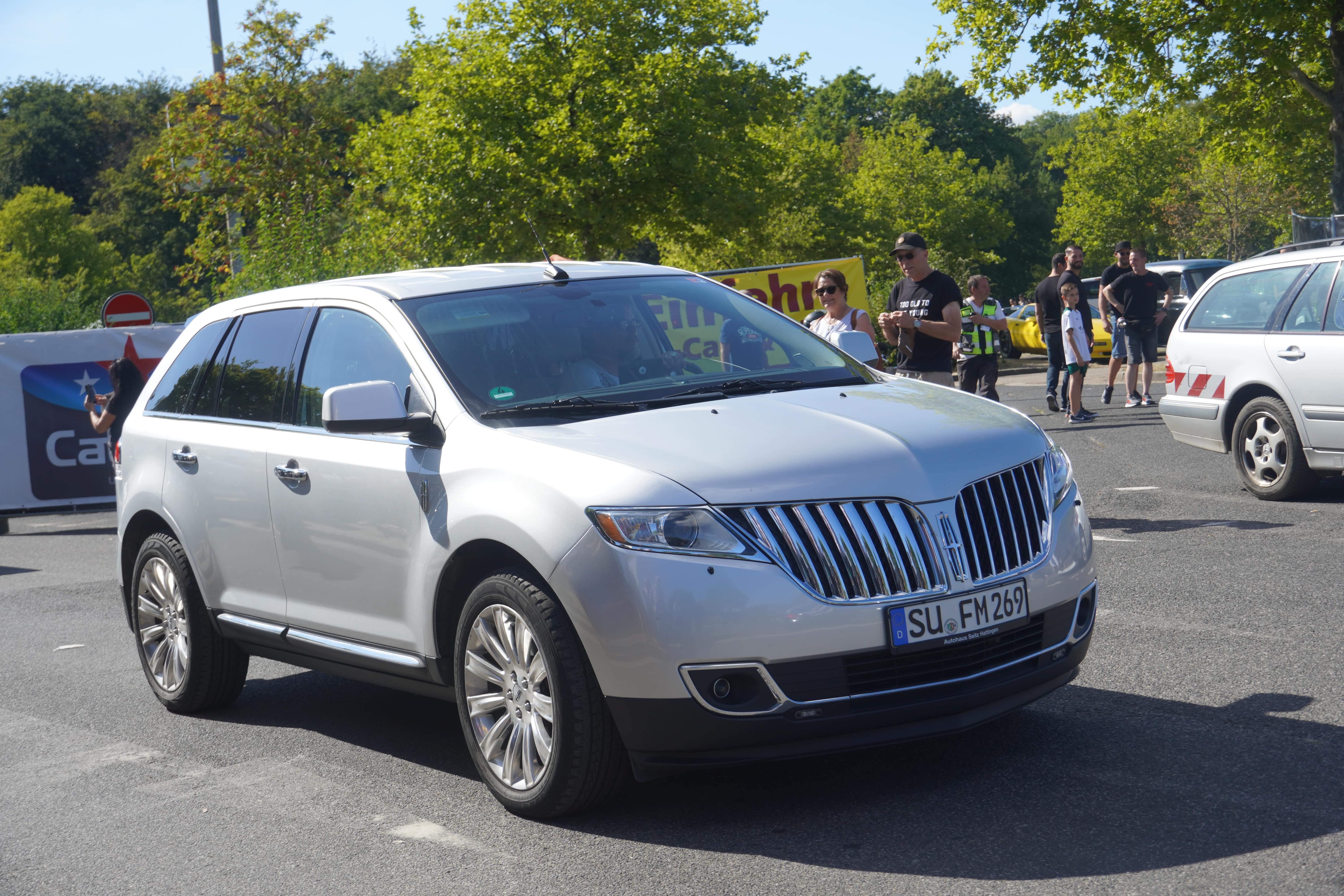 White Lincoln Mkt