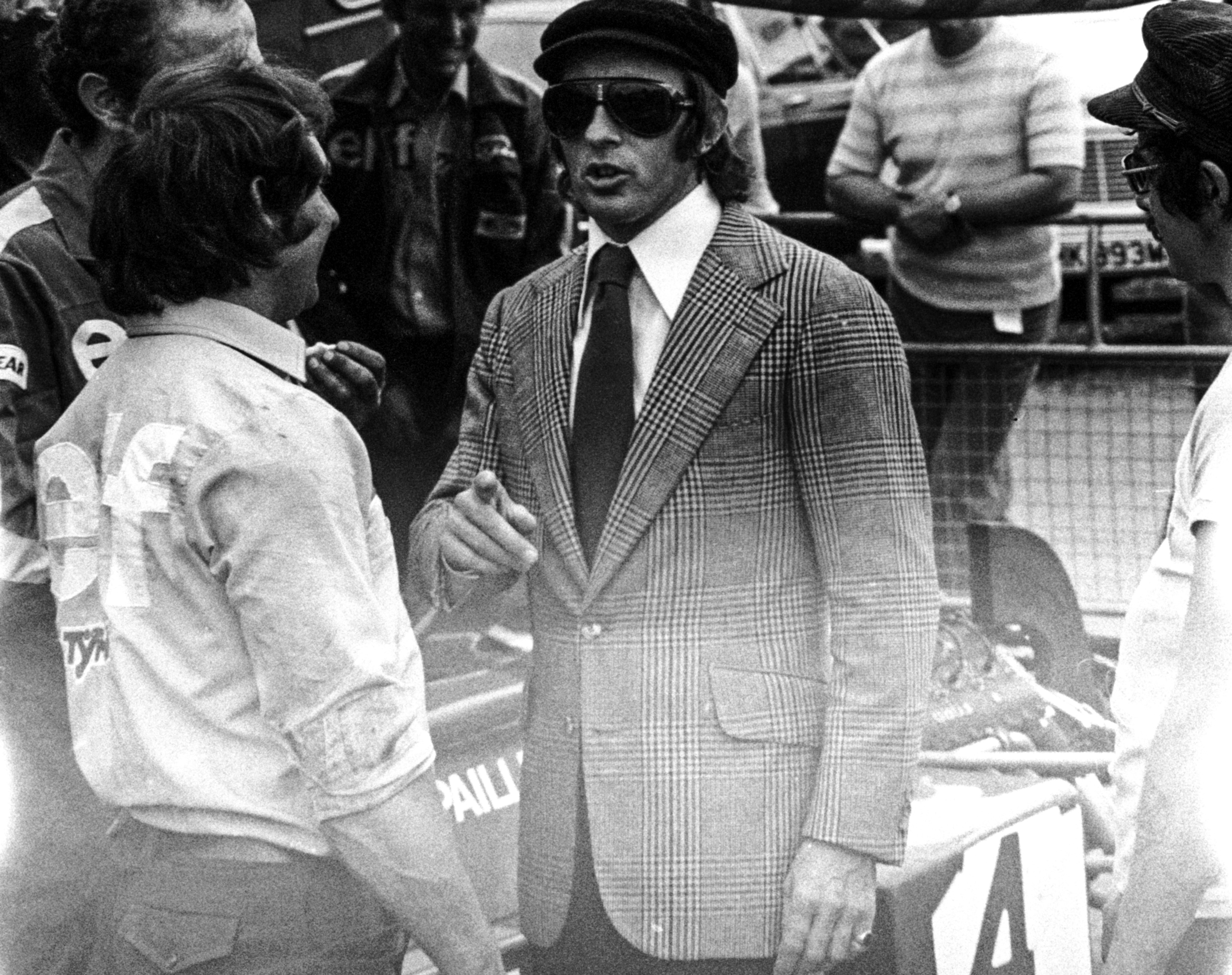 Jackie Stewart talks with Team