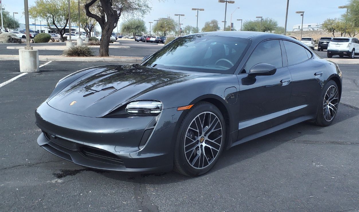 22 Porsche Taycan Base