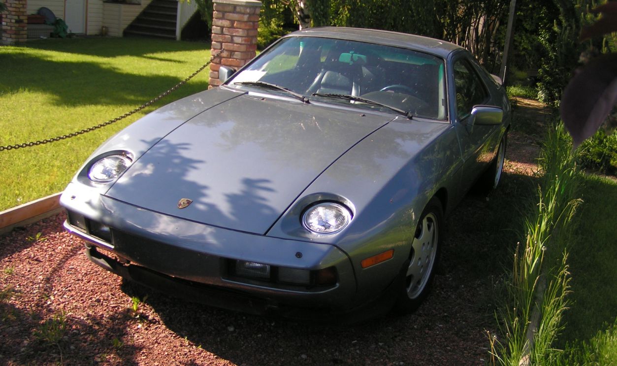 Porsche 928