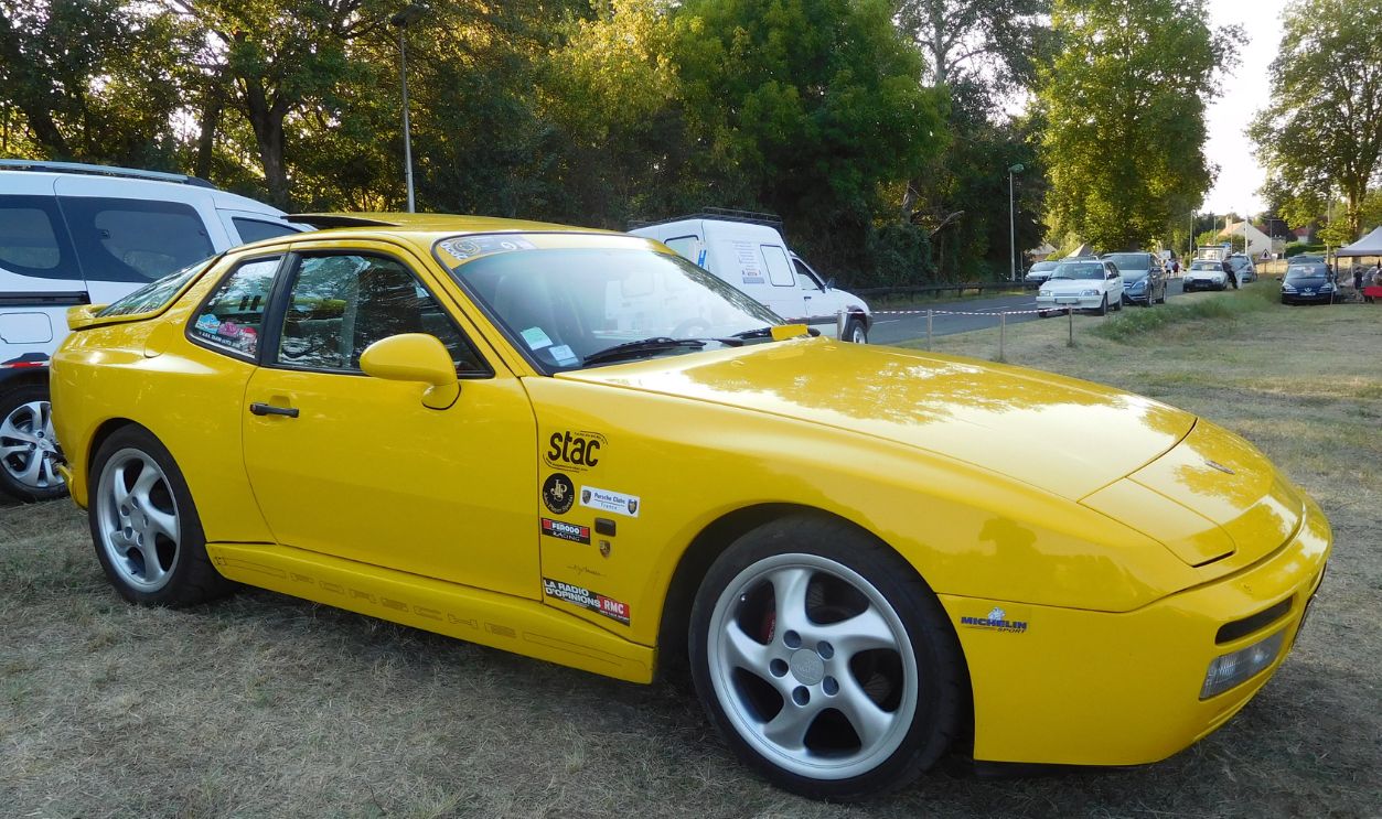 Porsche 944 Turbo Cup