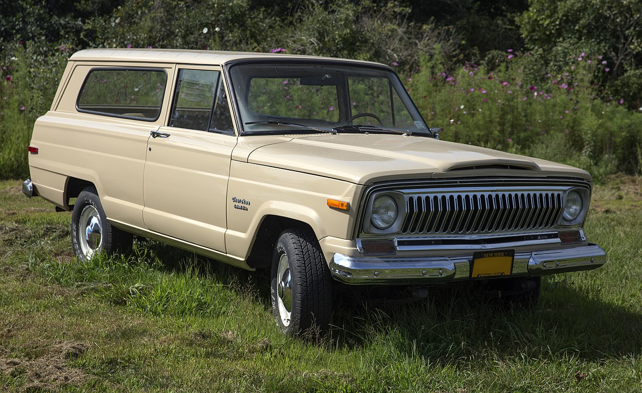 1975 Jeep Cherokee In Beige, Front Right