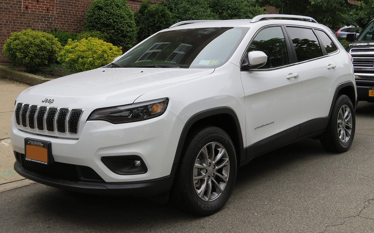 2019 Jeep Cherokee Latitude Front
