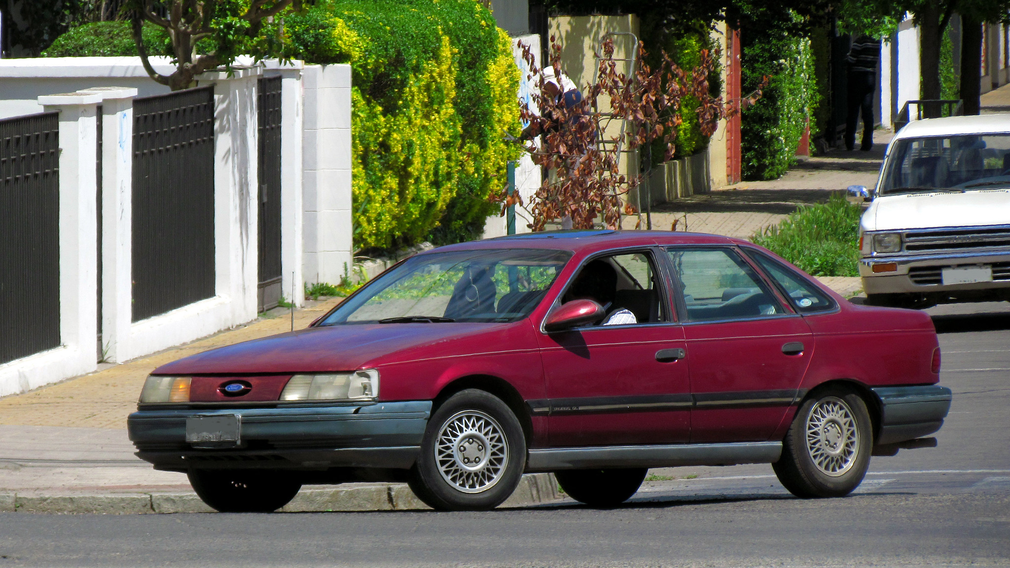 Image of red Ford Taurus GL 1989