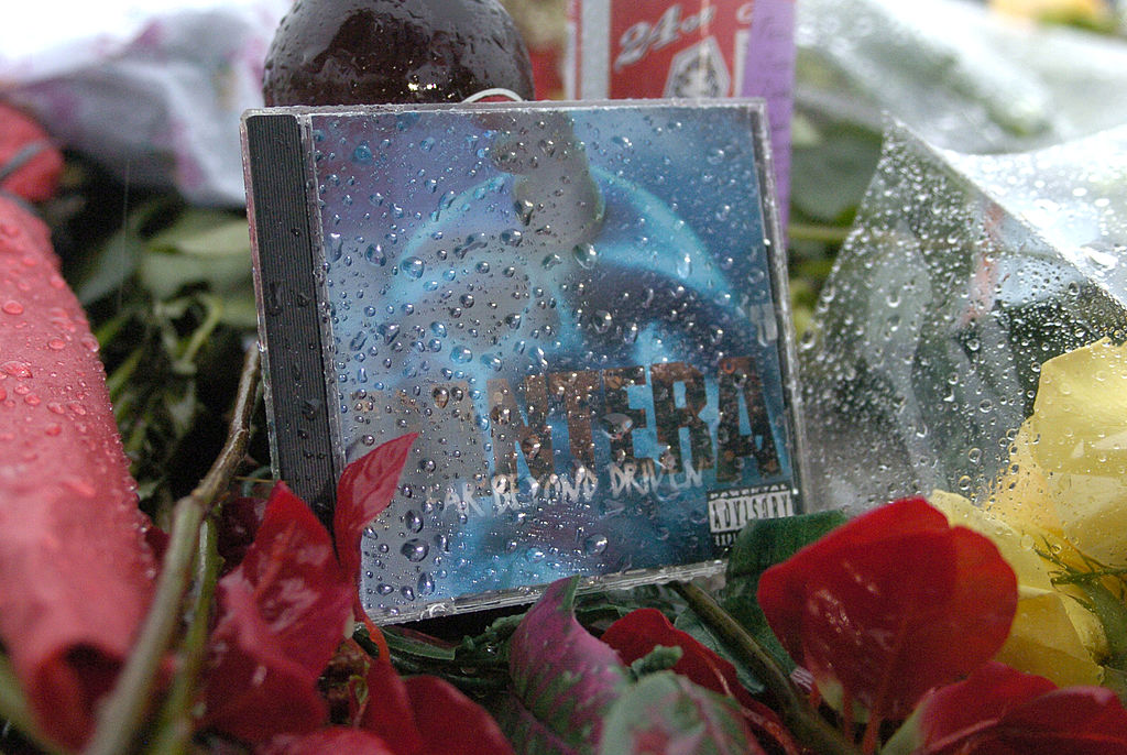 fans gather at Alrosa Villa Club where Dimebag was shot