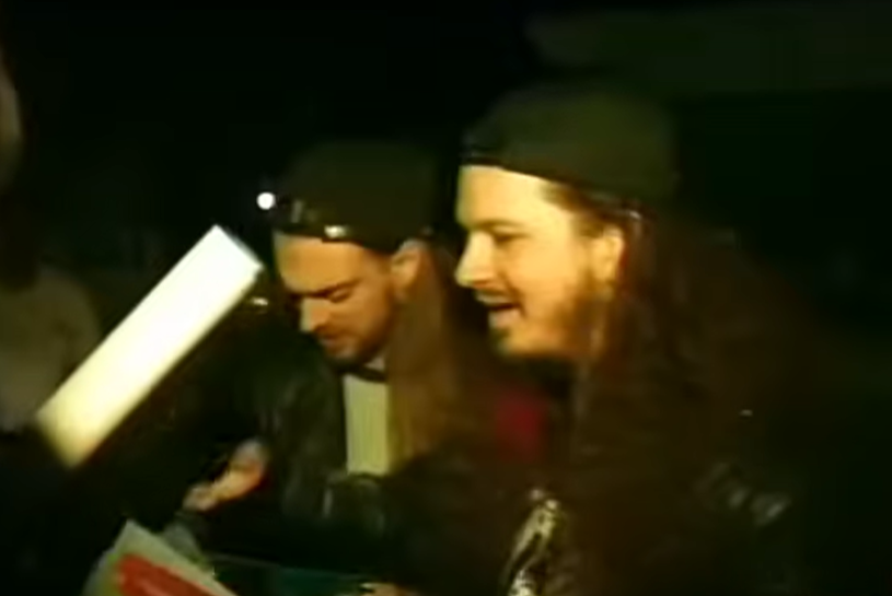 Dimebag Darrell signing autographs
