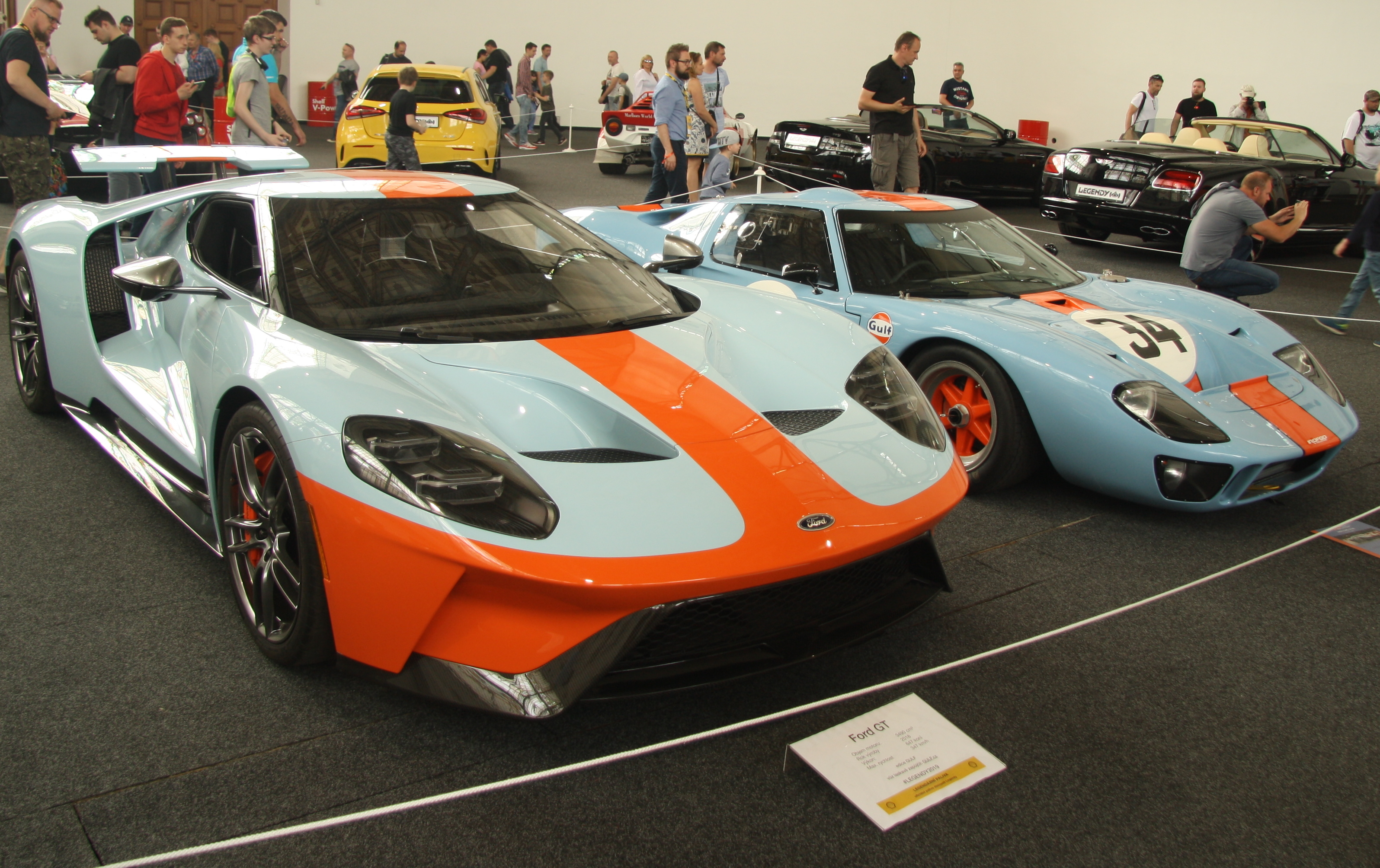 Ford GT 2018 and Ford GT 1968 at Legendy 2019