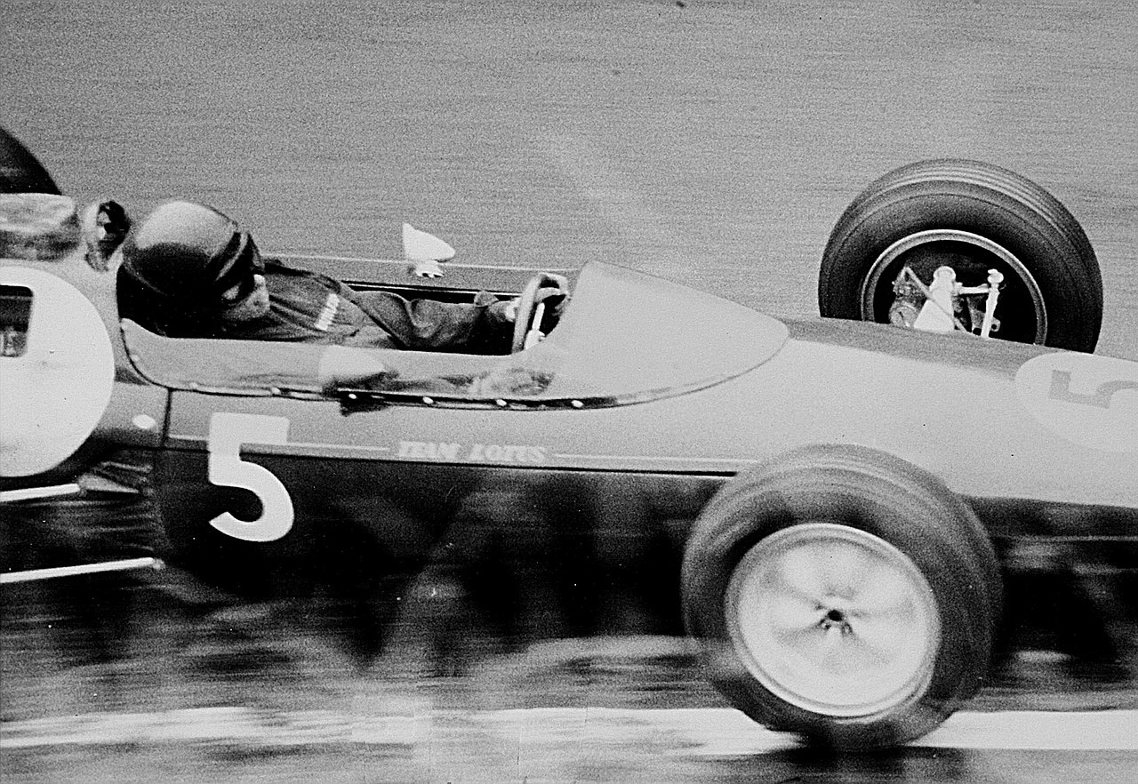 Jim Clark in the Lotus 25 racing
