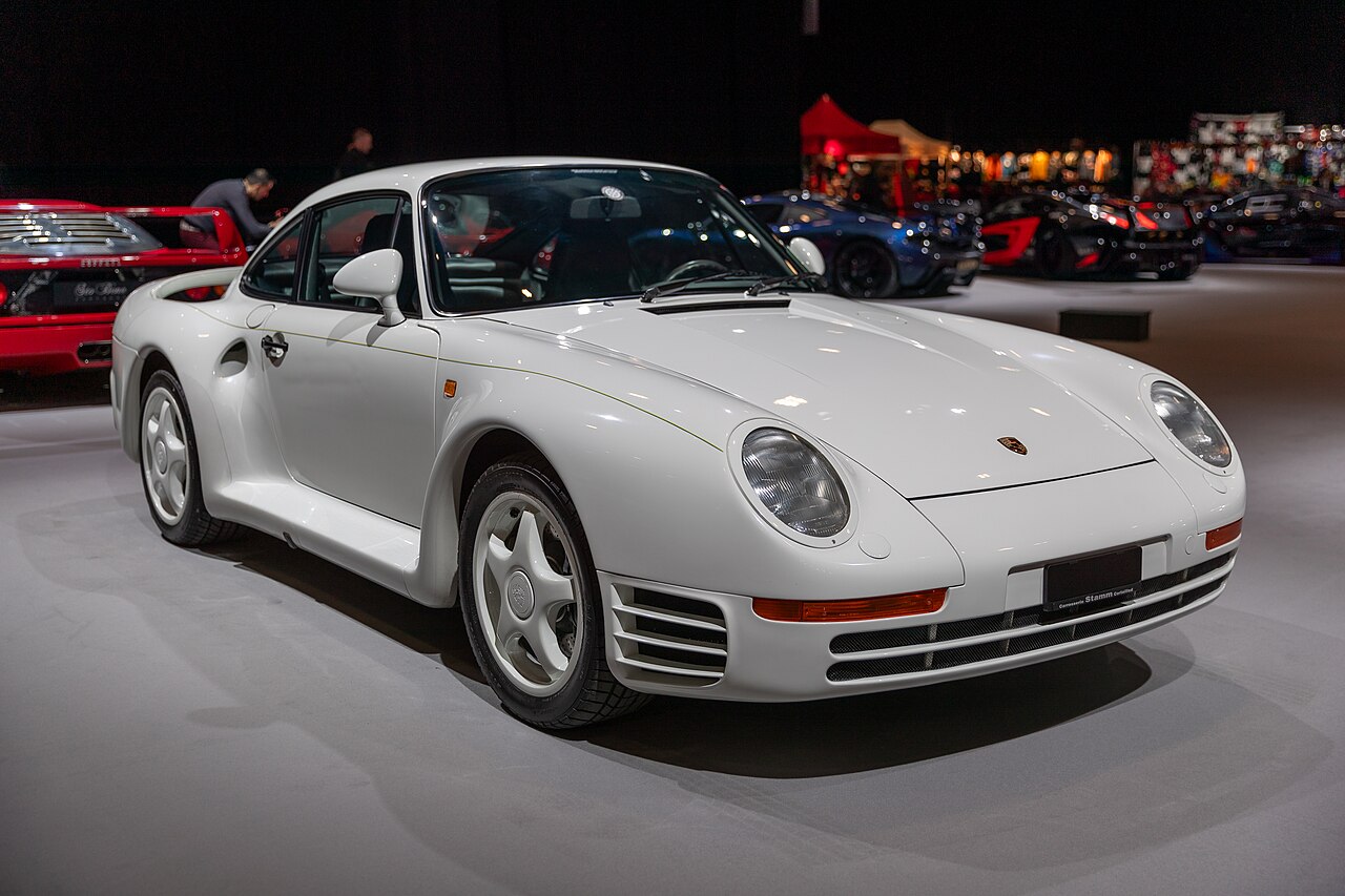 White Porsche 959 (front-left)