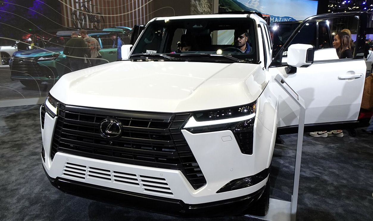 Lexus GX (2024)