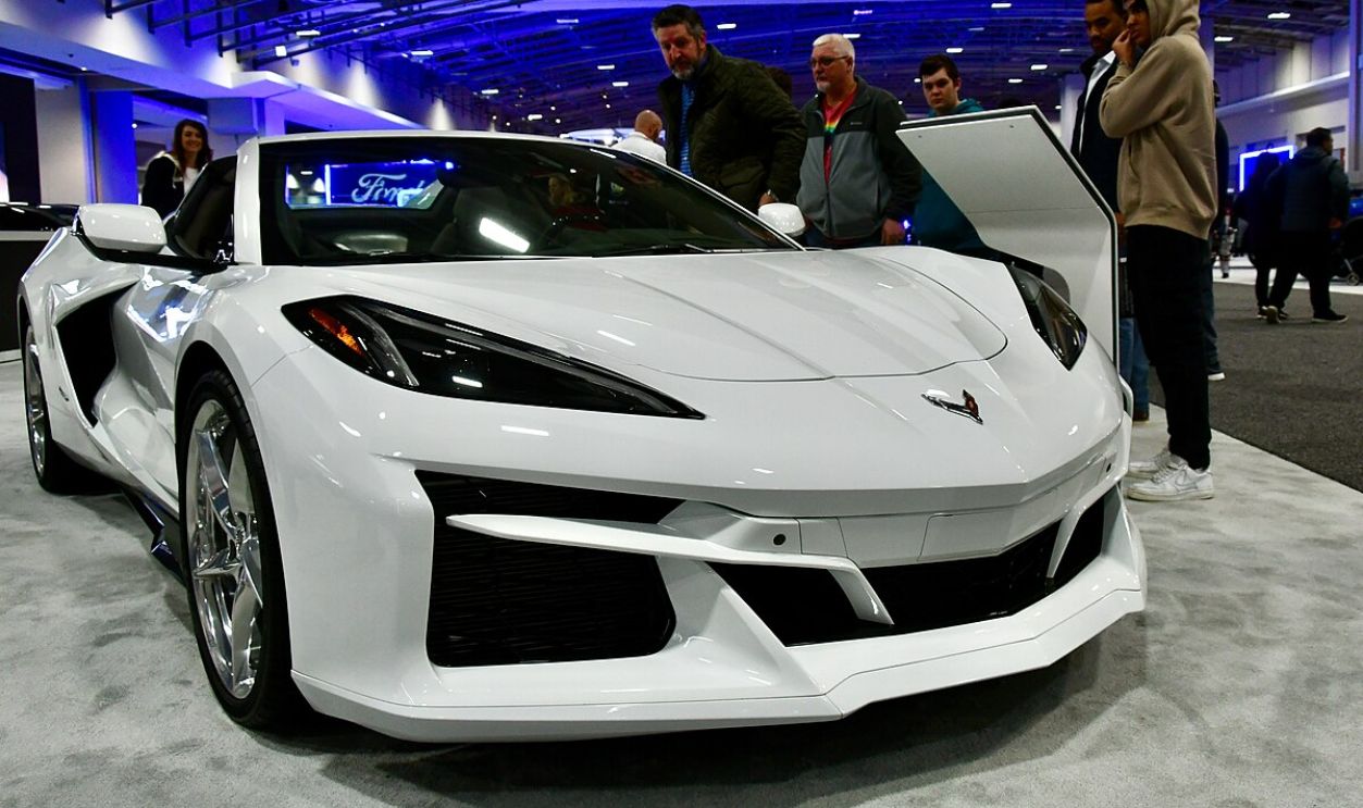 Chevrolet Corvette E-Ray 