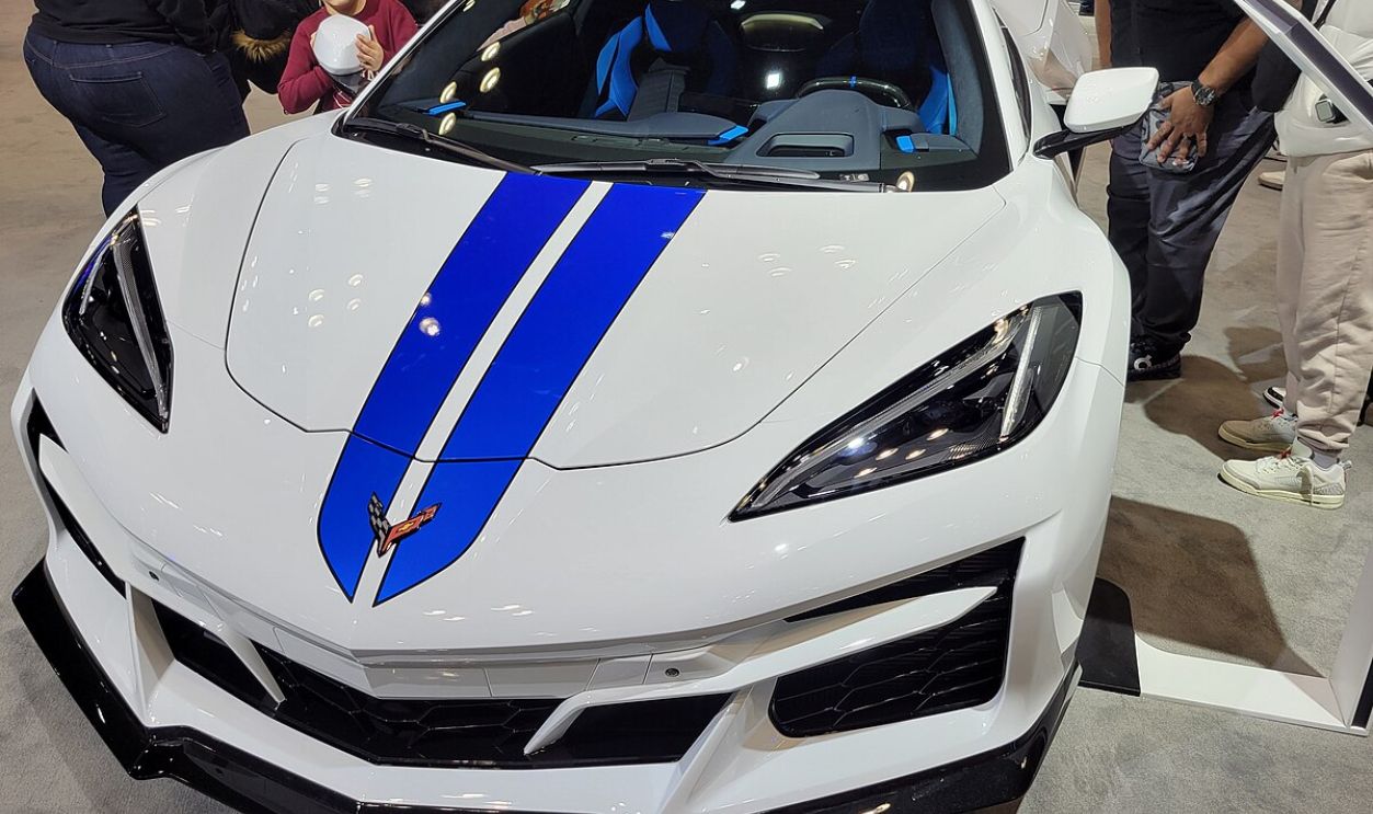 Chevrolet Corvette E-Ray (2024)