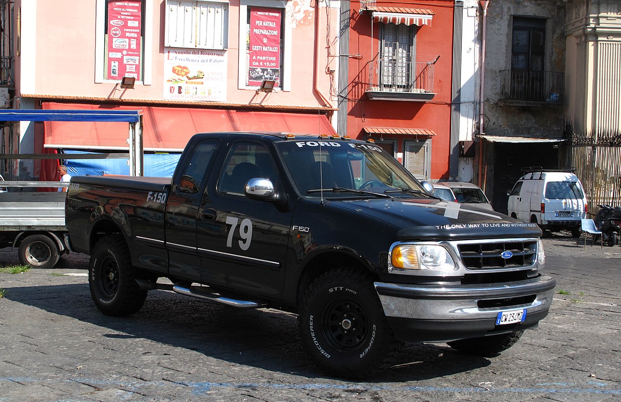 Black Ford F-150 4.6 V8