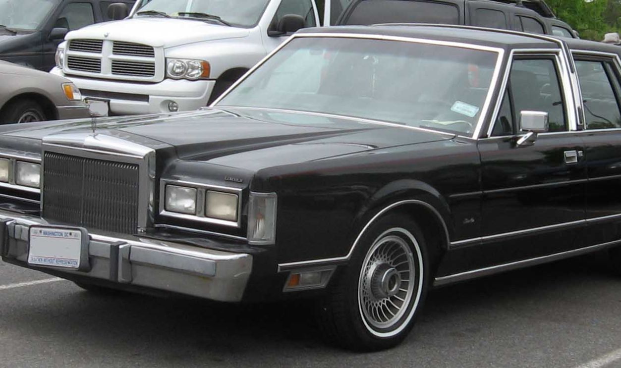 Lincoln-Town-Car