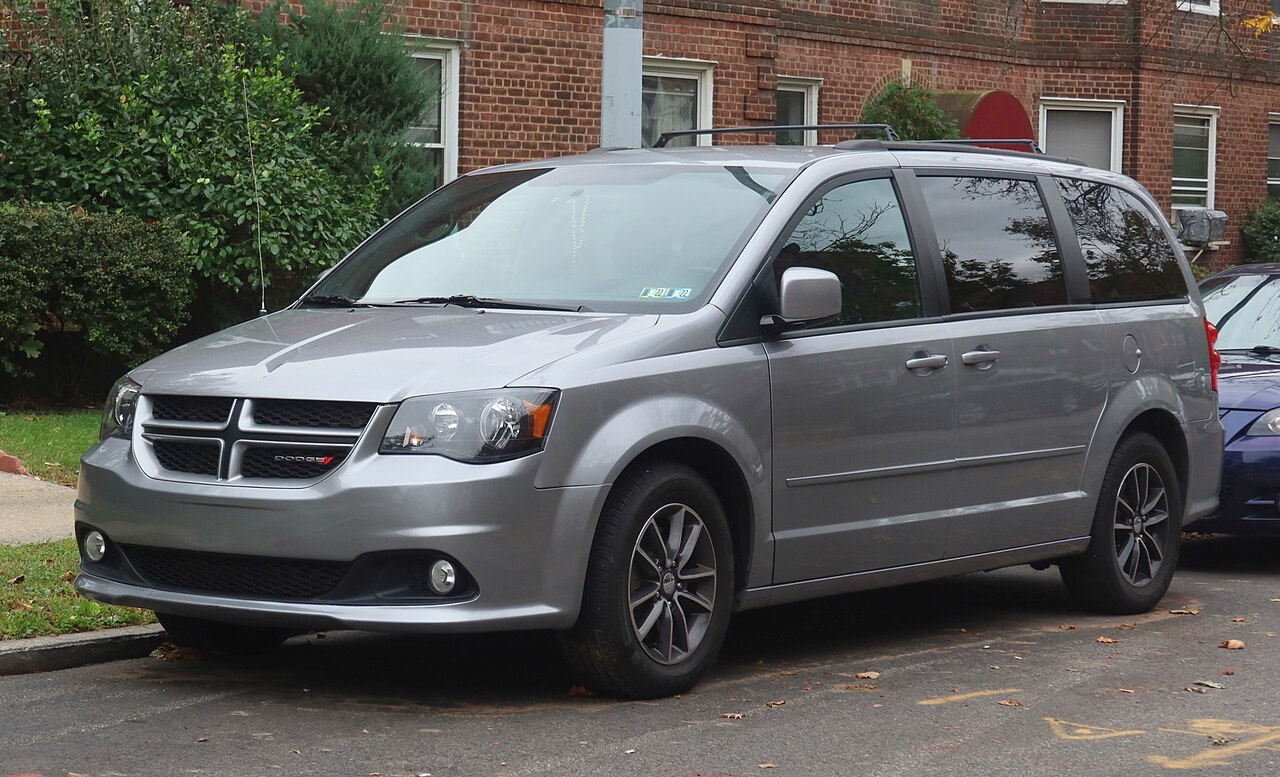 Image of gray 2017 Dodge Grand Caravan Gt, Front 10.27.21