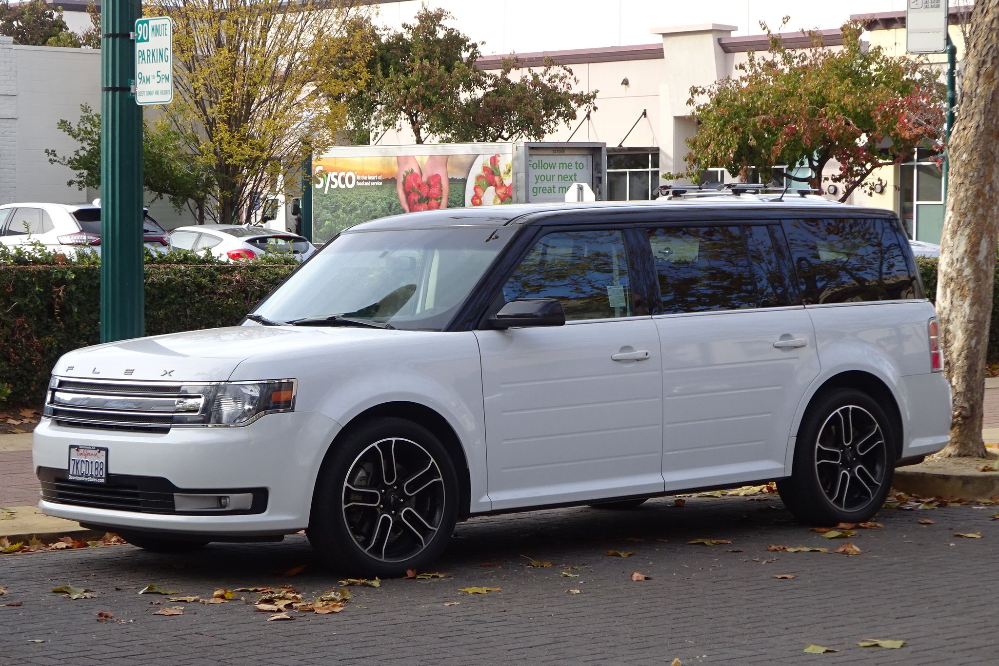 Image of white Ford Flex