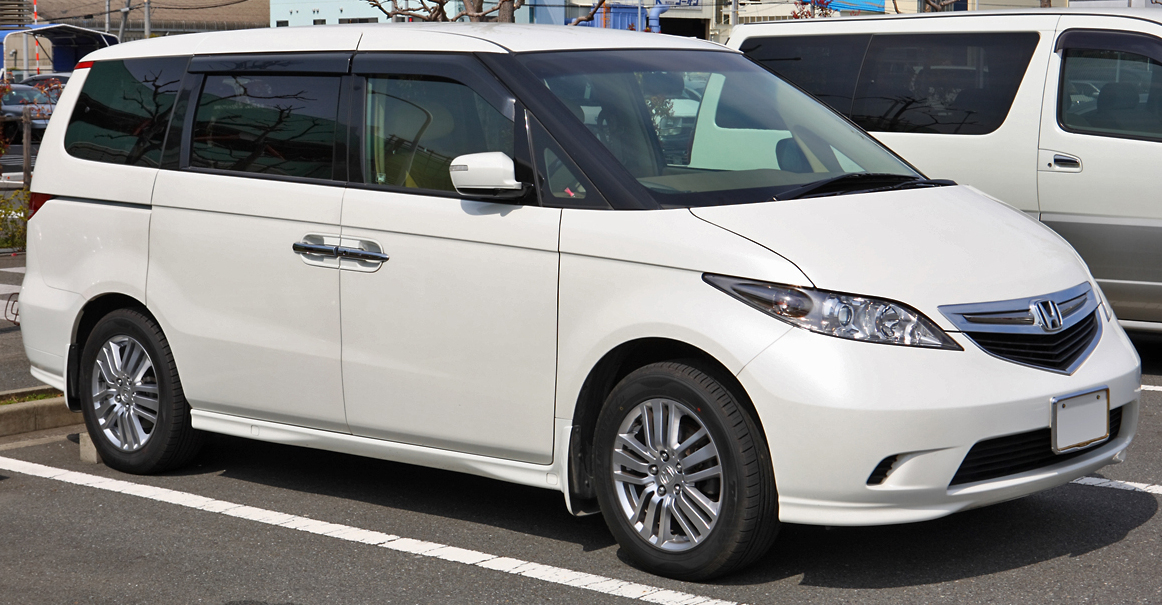 Image of white Honda Elysion Rr 001