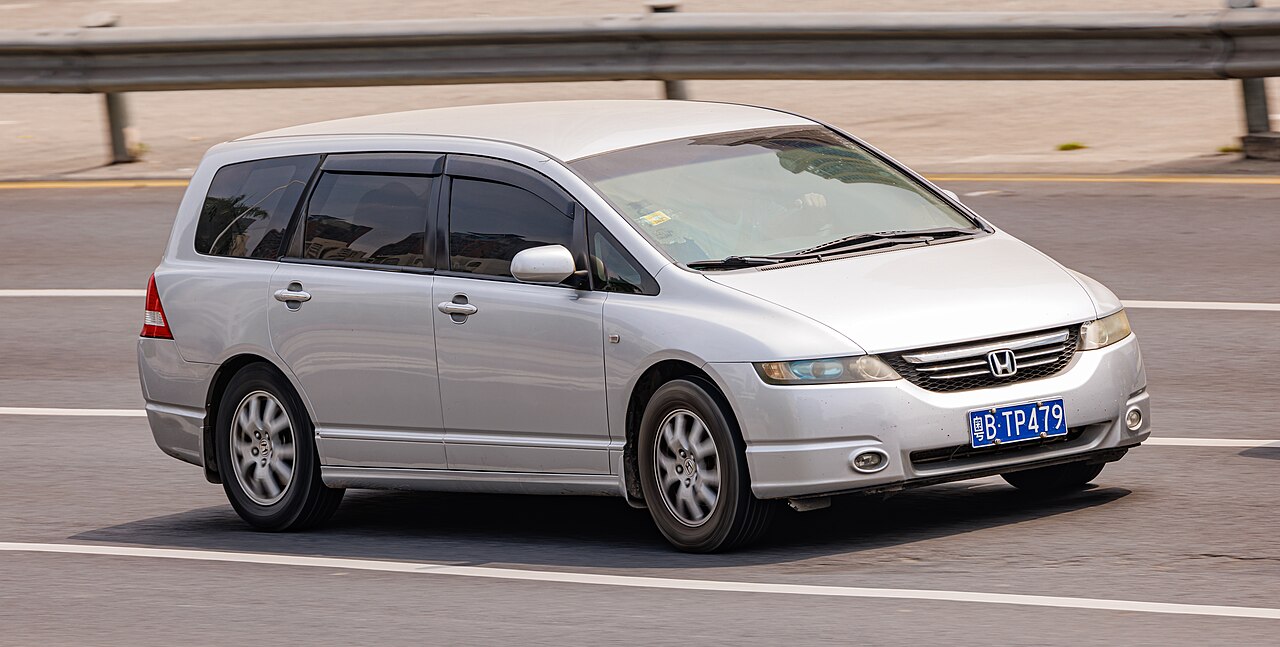 Image of white Honda Odyssey