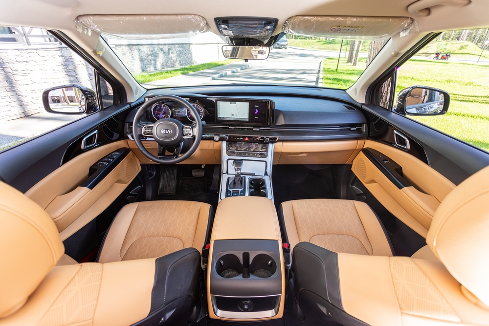 Kia Carnival, Interior view of car with leather seats