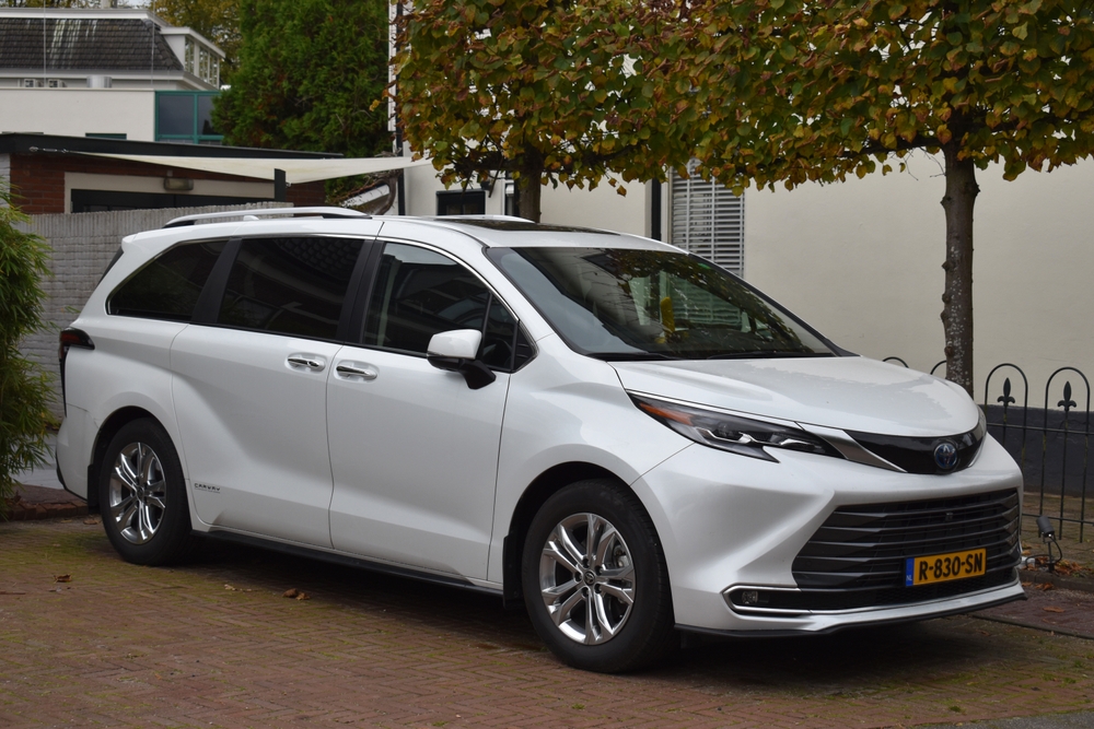 Image of white 2022 Toyota Sienna minivan