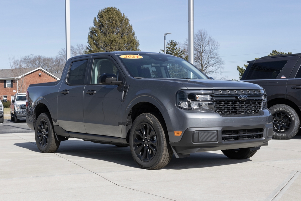 Ford Maverick XLT display at a dealership - 2024