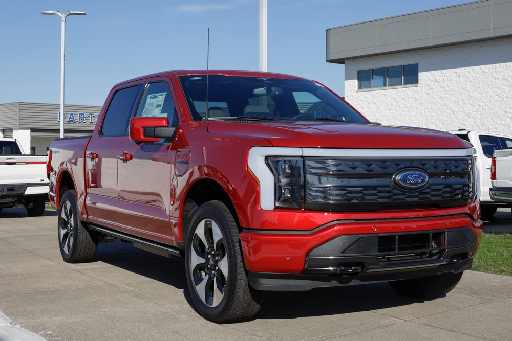 Red Ford F-150 Lightning Platinum - 2024