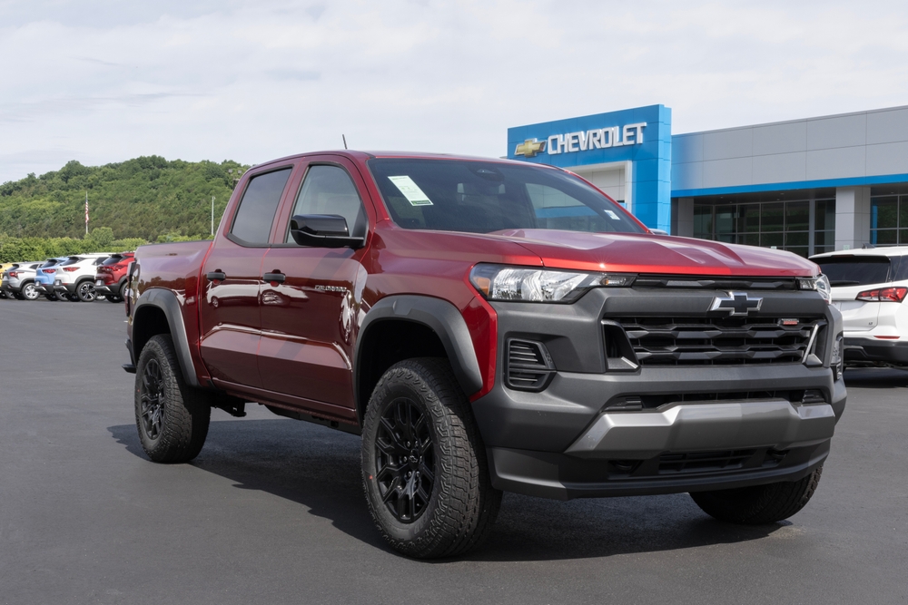 Chevrolet Colorado 4WD Trailboss Crew Cab display - 2024