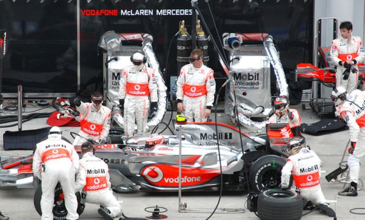Formula 1 Vodafone McLaren Mercedes pit stop