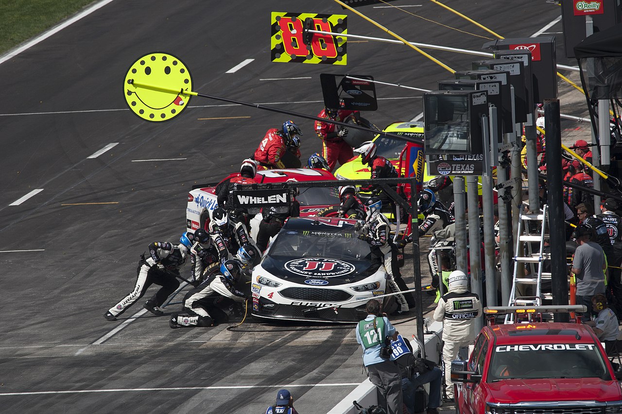 NASCAR - Kevin Harvick Pit Stop