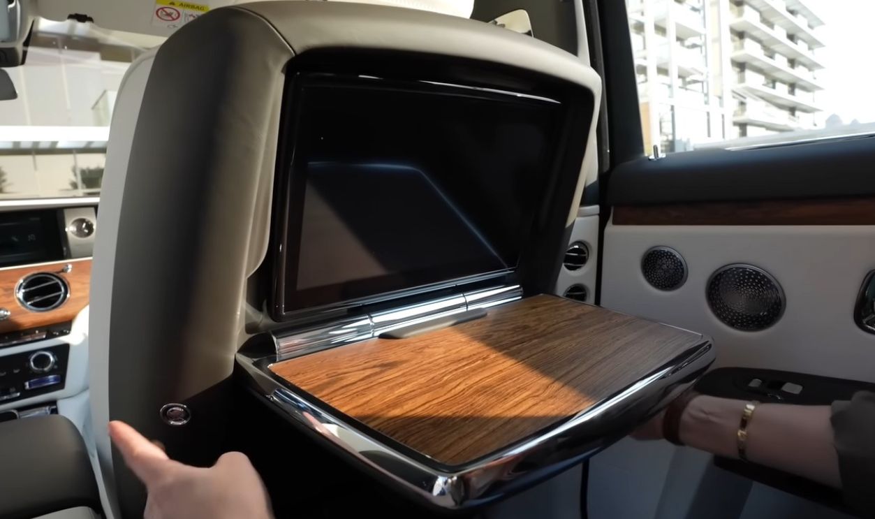 Motion-Stabilized Tables