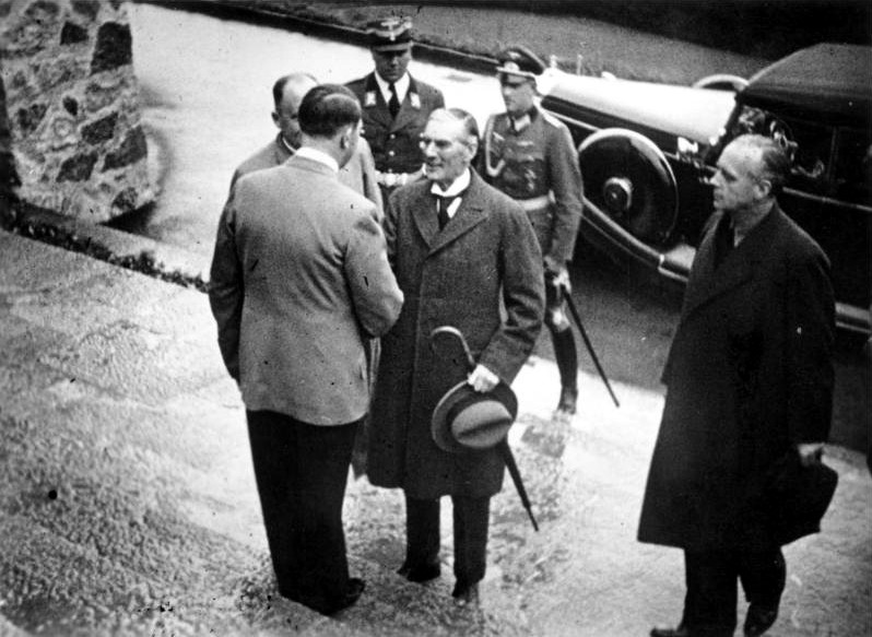 Hitler greeting Chamberlain