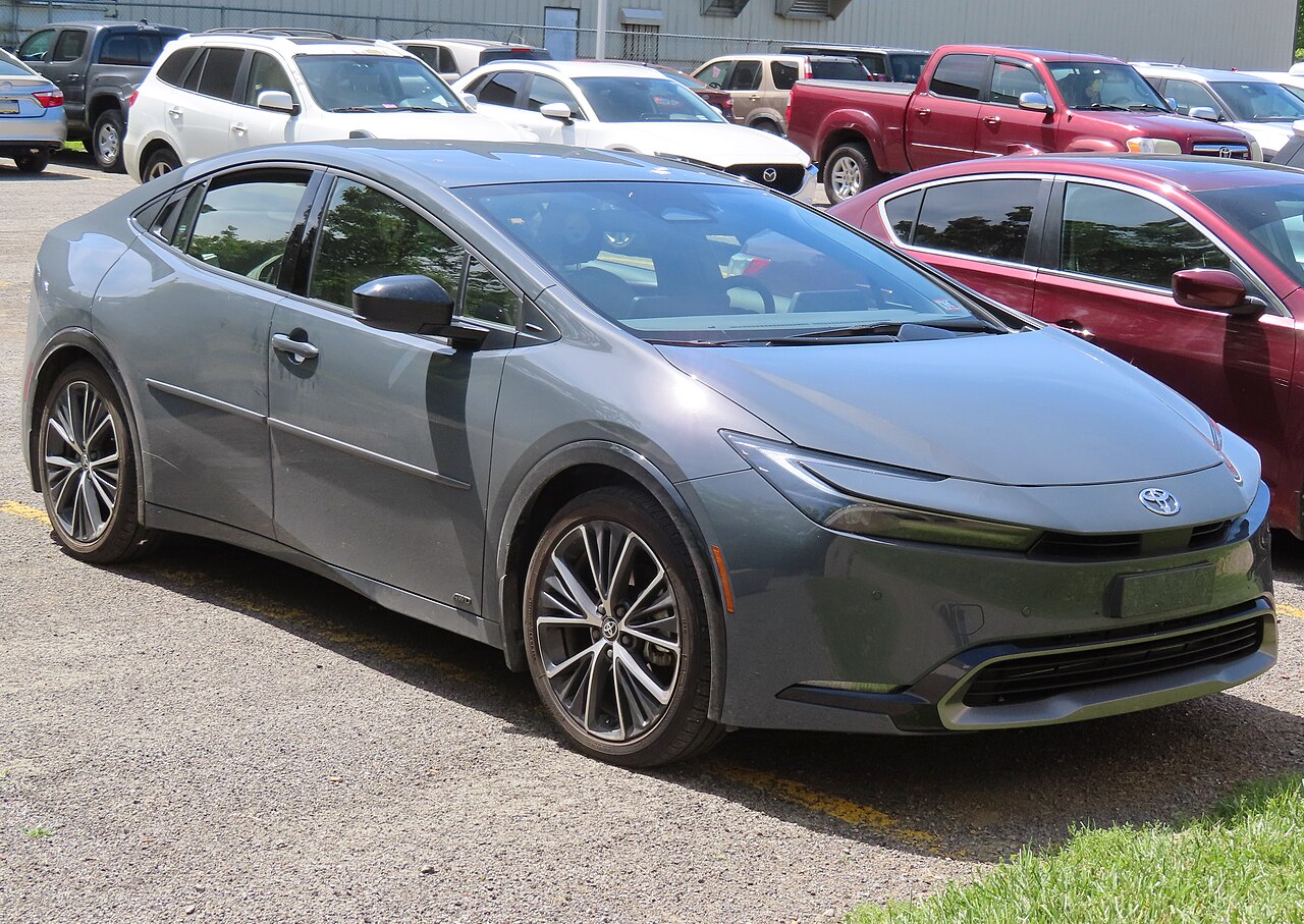 2024 Toyota Prius Xle Awd, Front Right