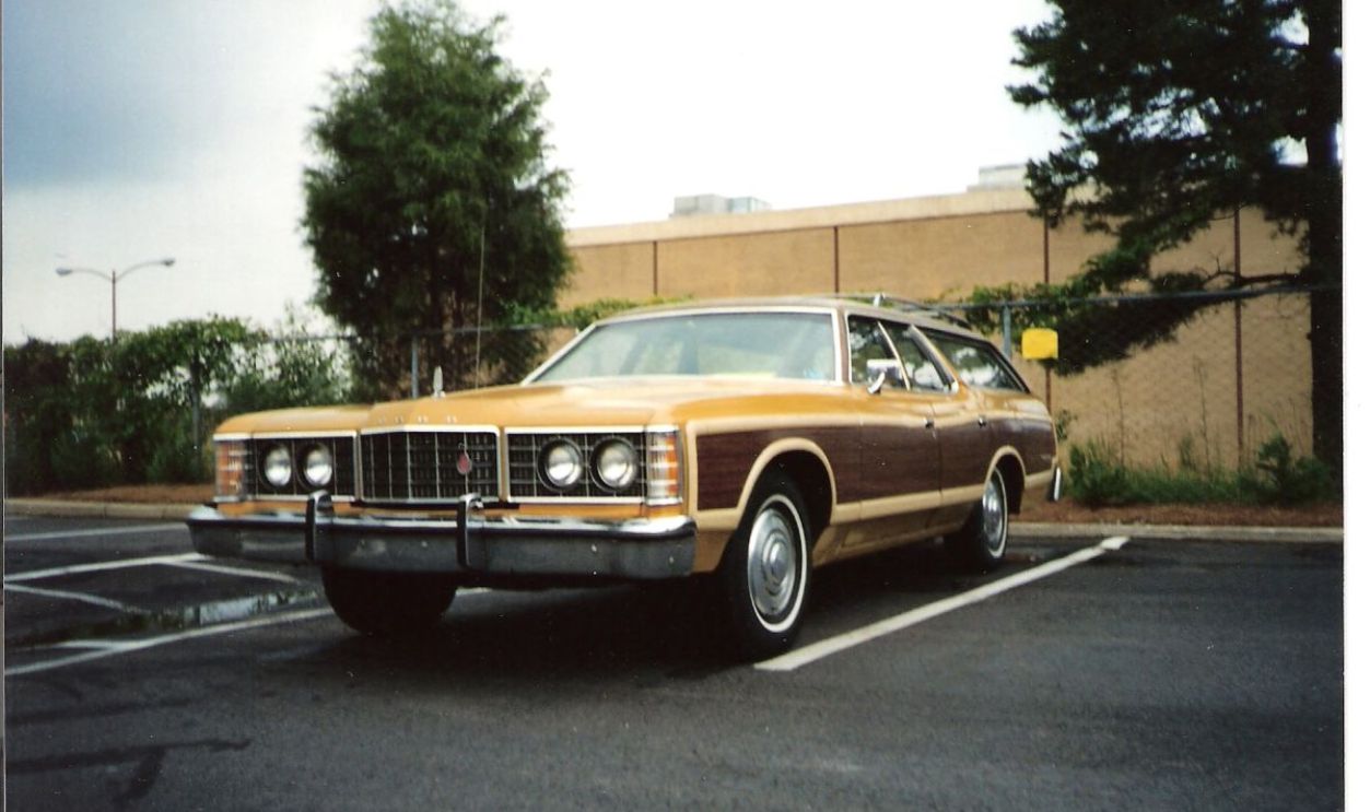 Ford LTD Country Squire (1975)