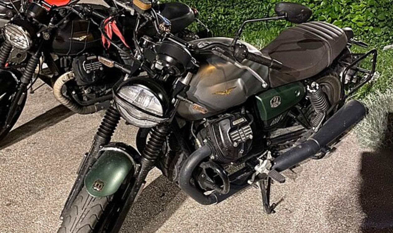 Moto Guzzi V7 Stone