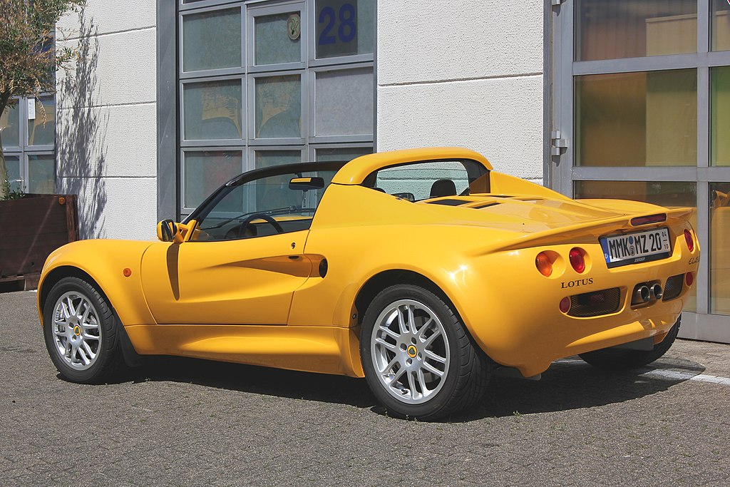 Close-up photo of a Yellow 1996 Lotus Elise