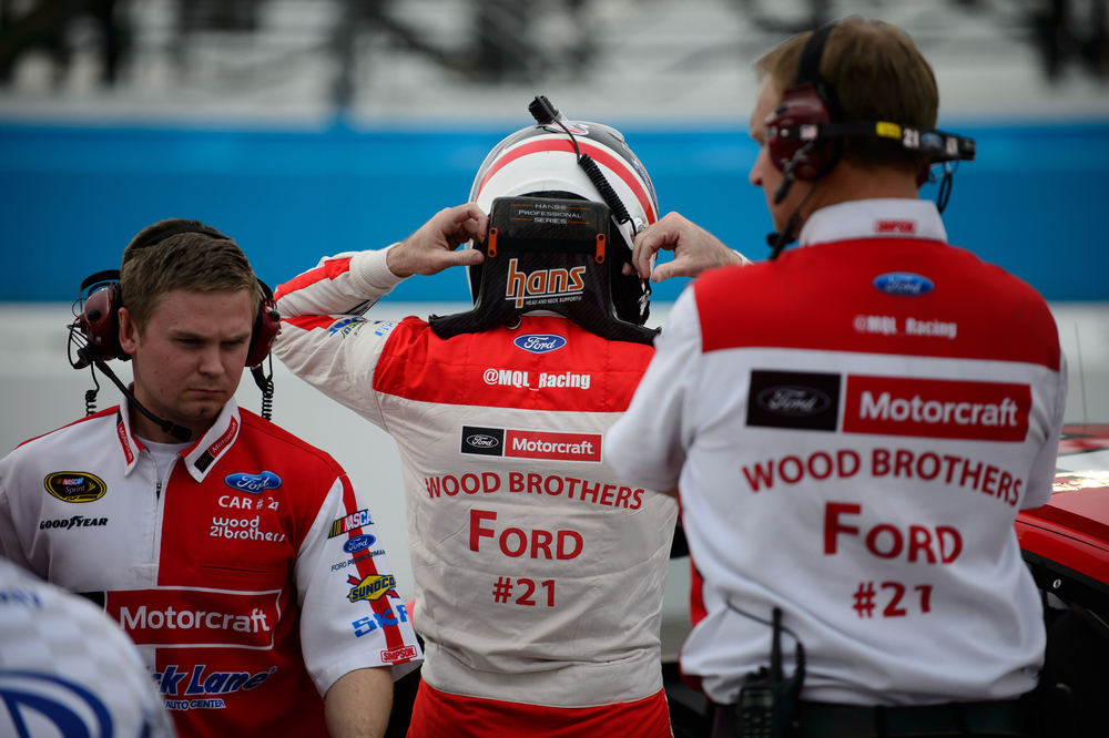 Ryan Blaney (middle) putting on the Hans-device at the NASCAR Sprint Cup Good Sam 500