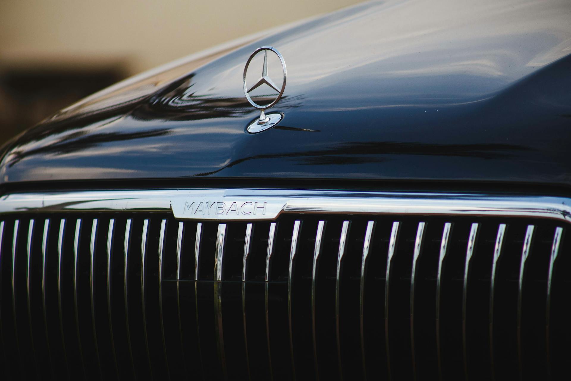 Mercedes Maybach front emblem