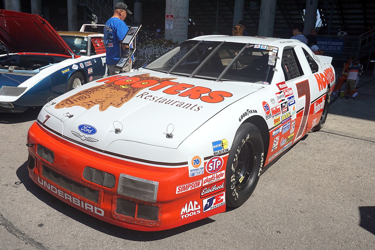 Alan Kulwicki's No. 7 Hooters Ford Thunderbird