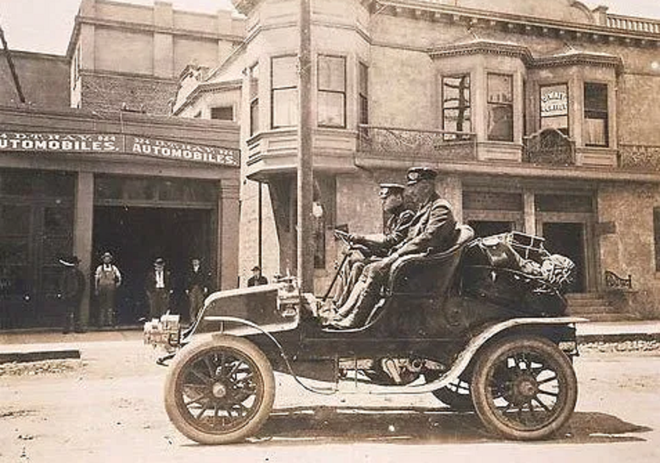 1903 Sewall K. Crocker with Horatio Nelson Jackson driving a Winton vehicle across USA