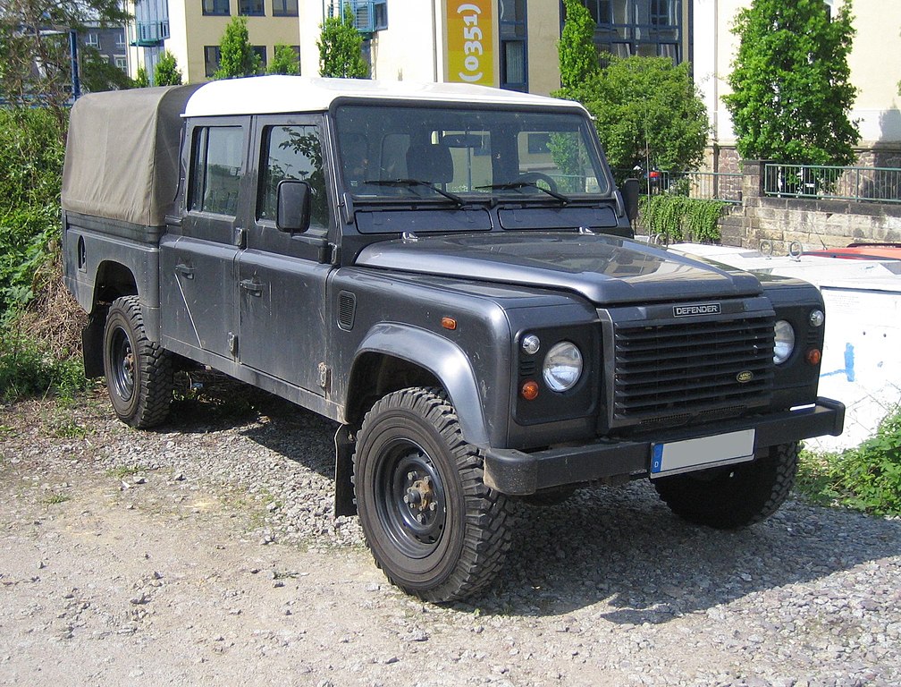 Land Rover Defender 130 Crew Cap - 2006