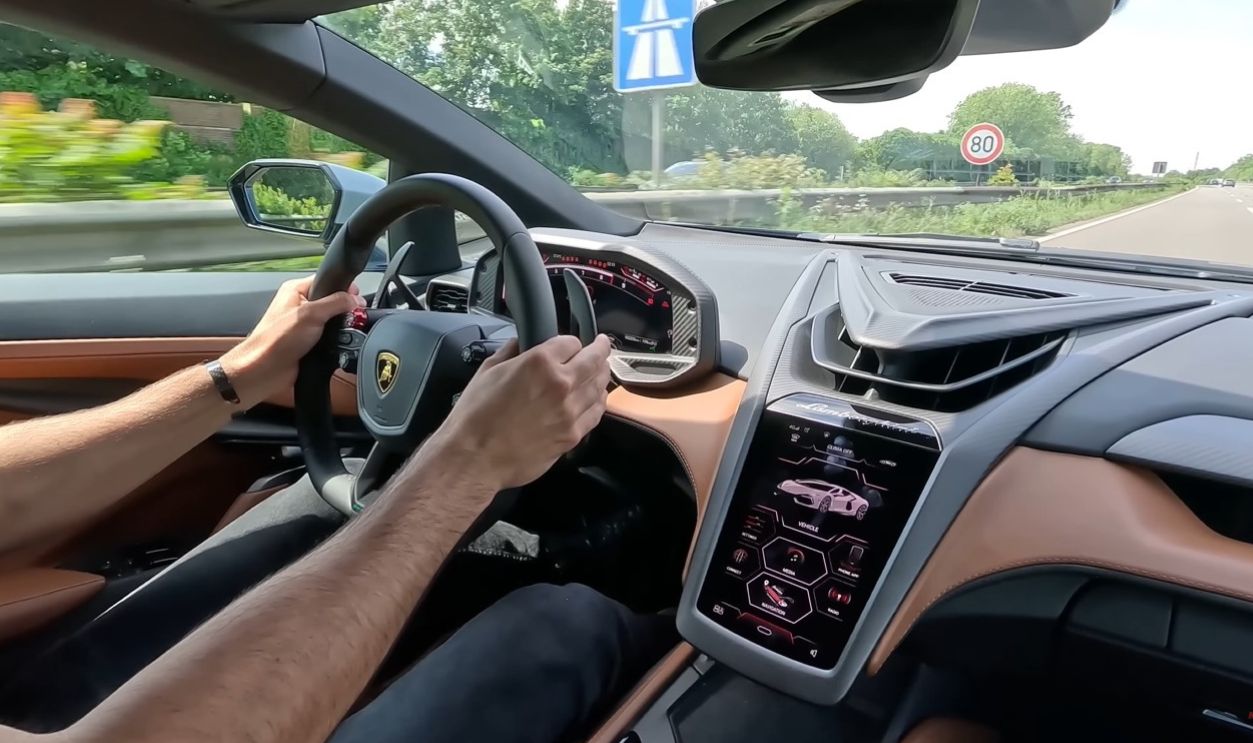 Lamborghini Revuelto