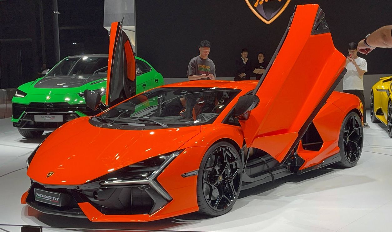 Lamborghini Revuelto
