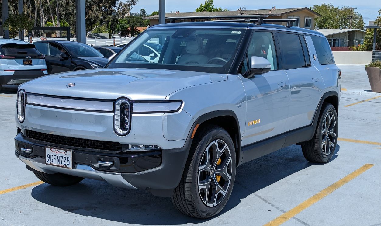 Rivian R1S
