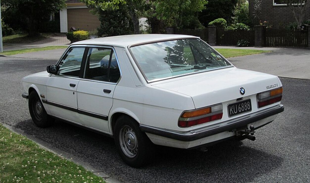 82 BMW 520I (E28)
