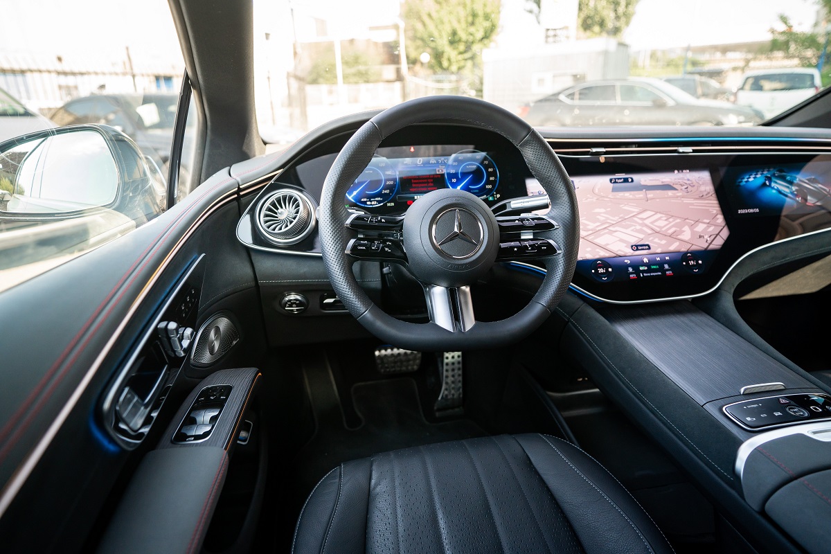 Mercedes-Benz EQS 2022 interior - 2023