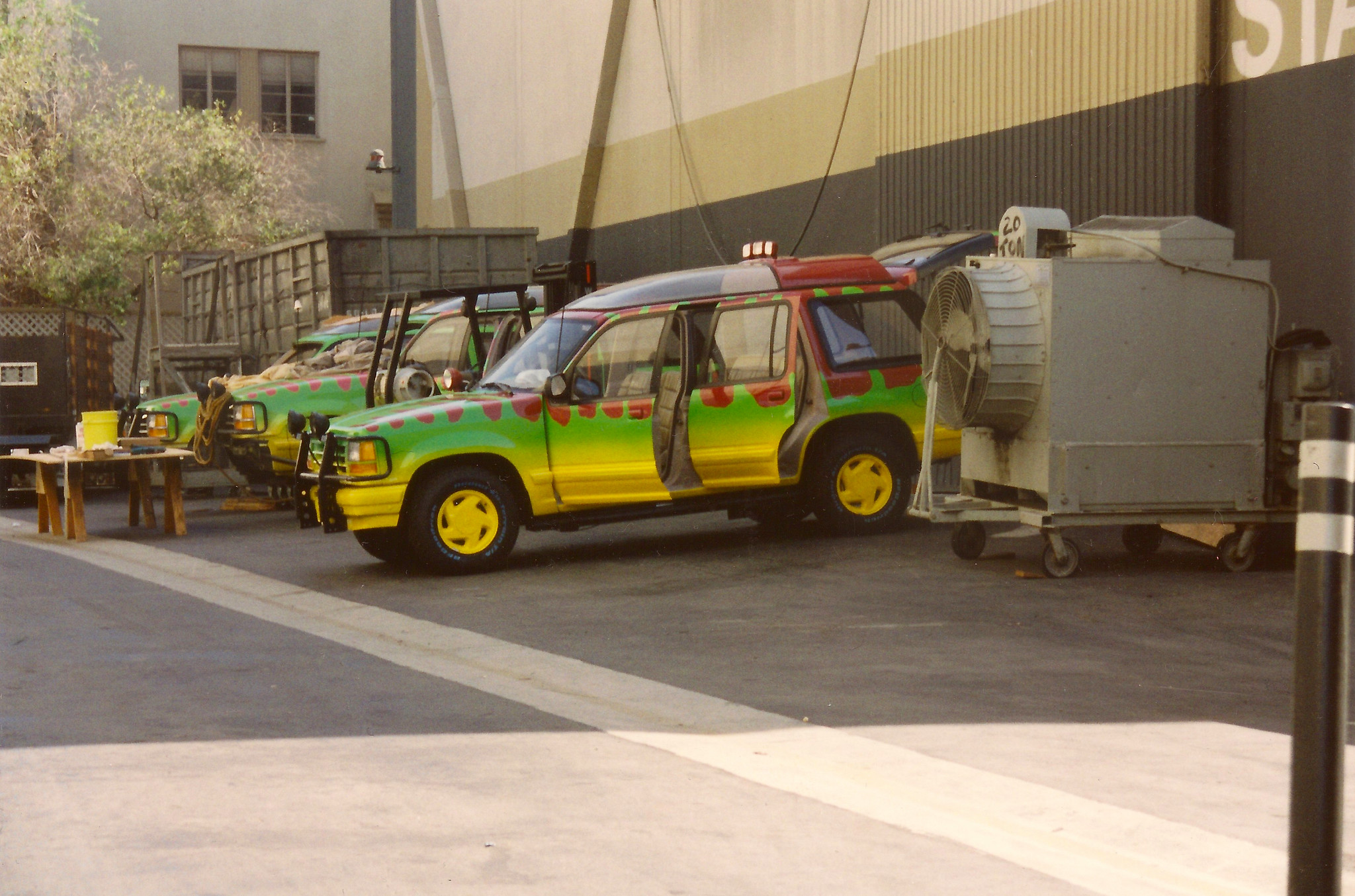 992 JURASSIC PARK FORD EXPLORERS