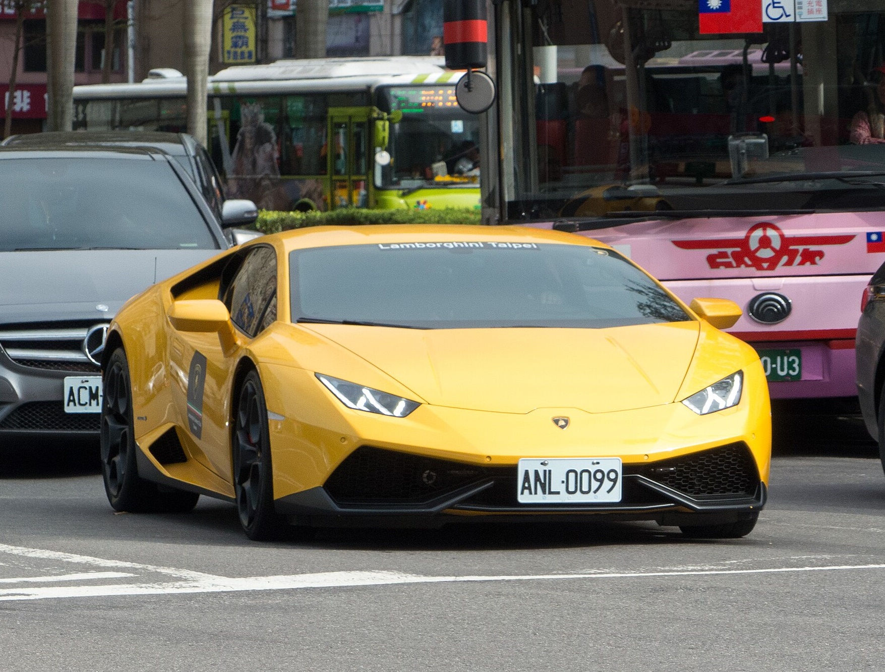Yellow Lamborghini Huracán on streets in Taipei - 2016