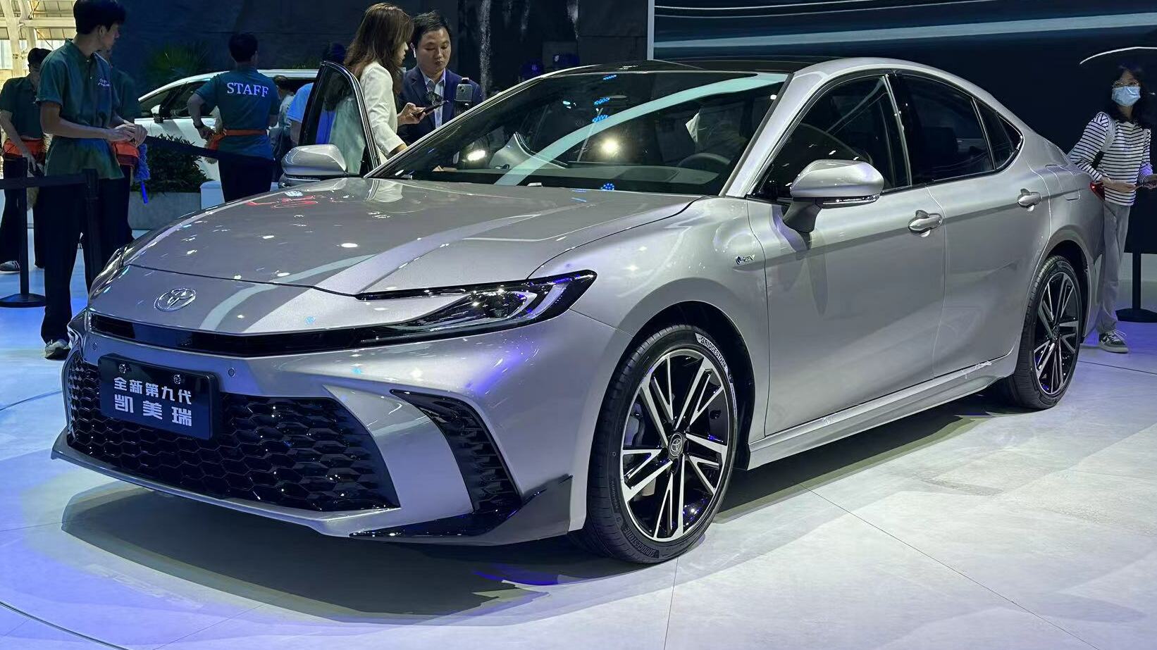 Toyota Camry IX front quarter, Guangzhou, 2023