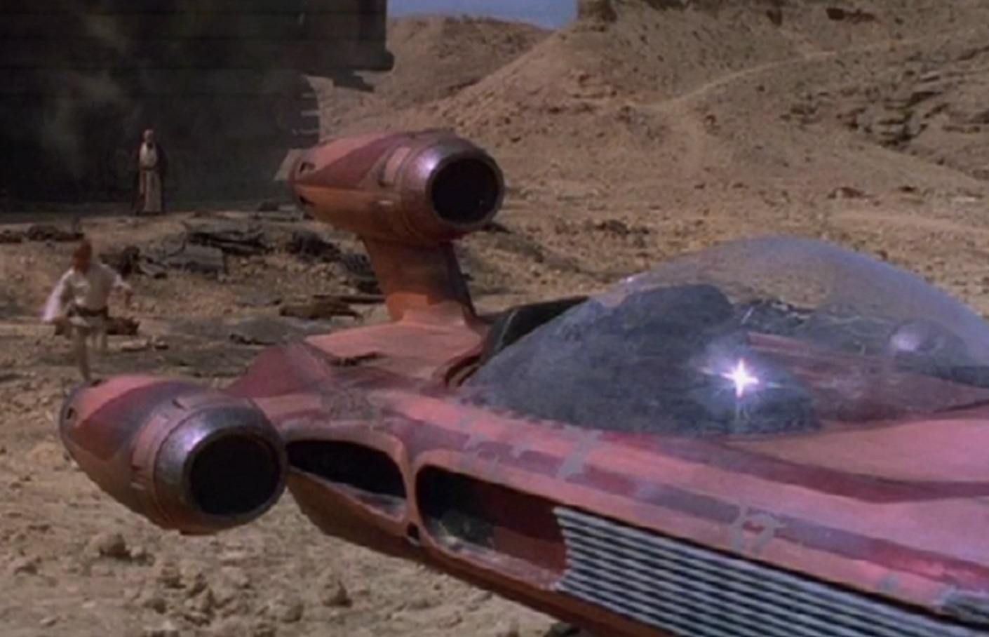 Screenshot of landspeeder - from Star Wars: Episode IV - A New Hope (1977)